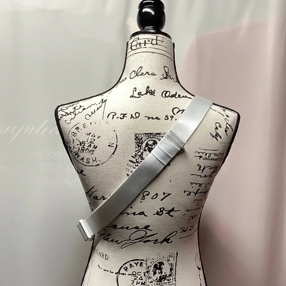 Lululemon White Quilted Crossbody Belt Bag Adjustable Strap - Picture 9 of 9